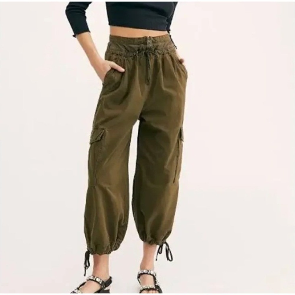Free People Fly Away Parachute Pant in Army Green sz 6